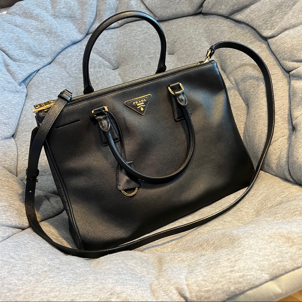 Prada Black Galleria Saffiano leather Large Hangbag |Men | Women